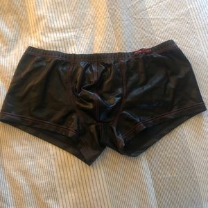 Men’s wet look trunk